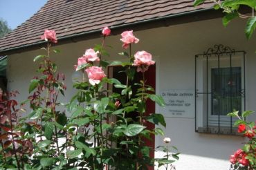 separater Eingang mit Freisitz.jpg